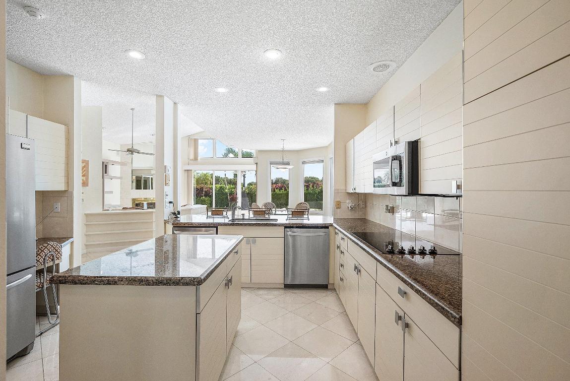 4879 Bocaire Boulevard