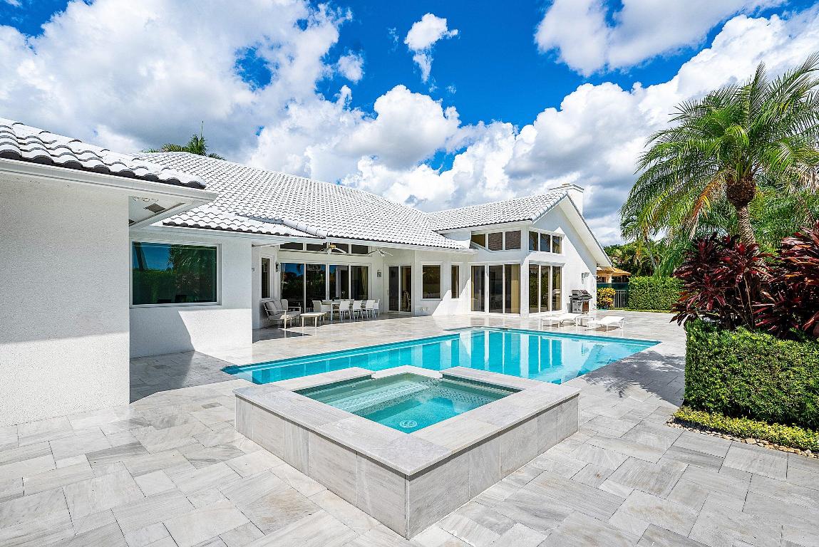 4879 Bocaire Boulevard