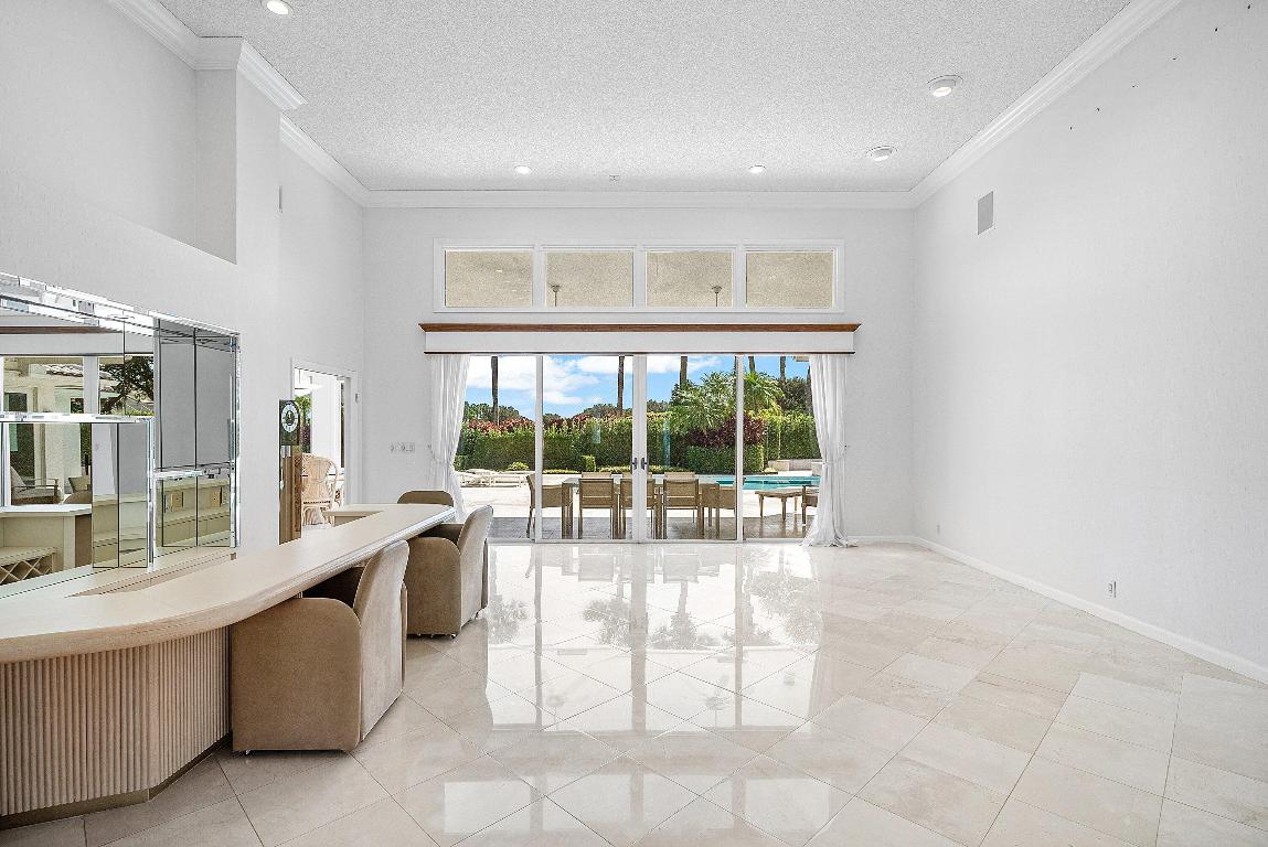 4879 Bocaire Boulevard