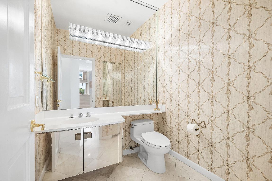 4879 Bocaire Boulevard