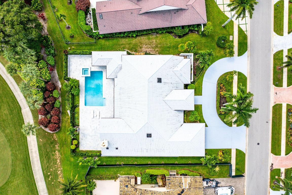 4879 Bocaire Boulevard