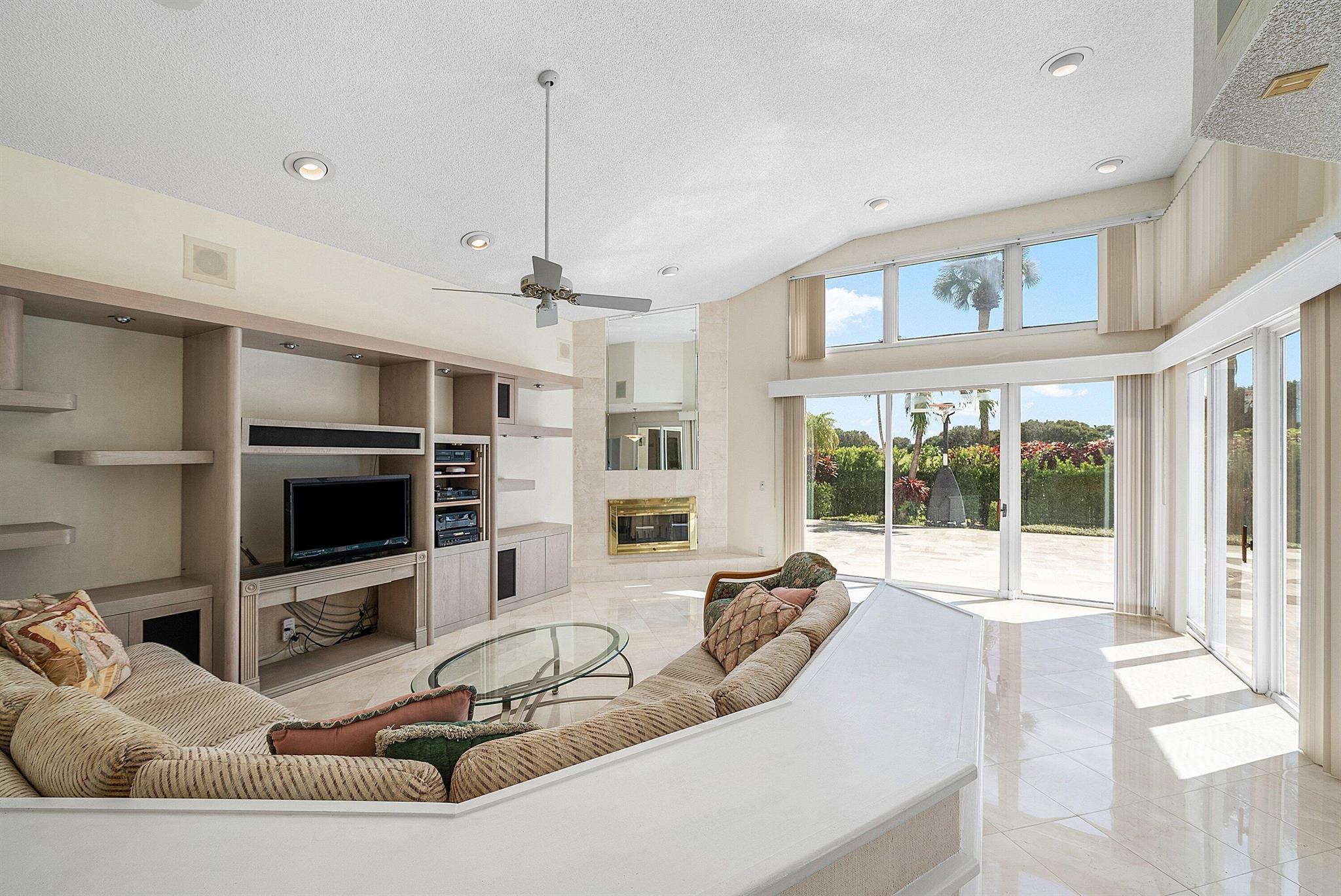 4879 Bocaire Boulevard