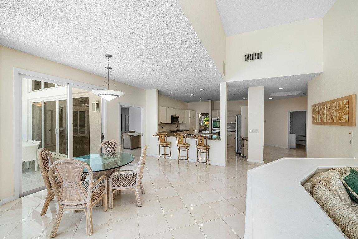 4879 Bocaire Boulevard