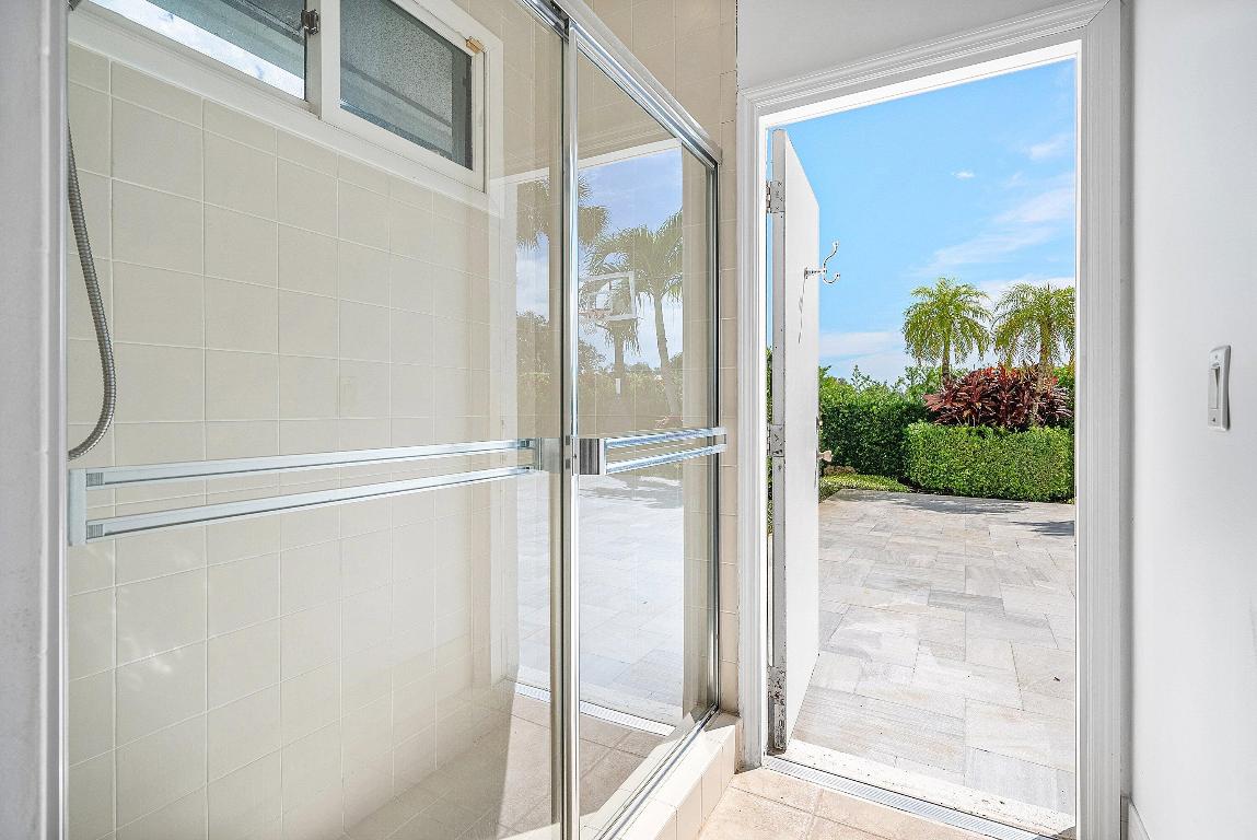 4879 Bocaire Boulevard