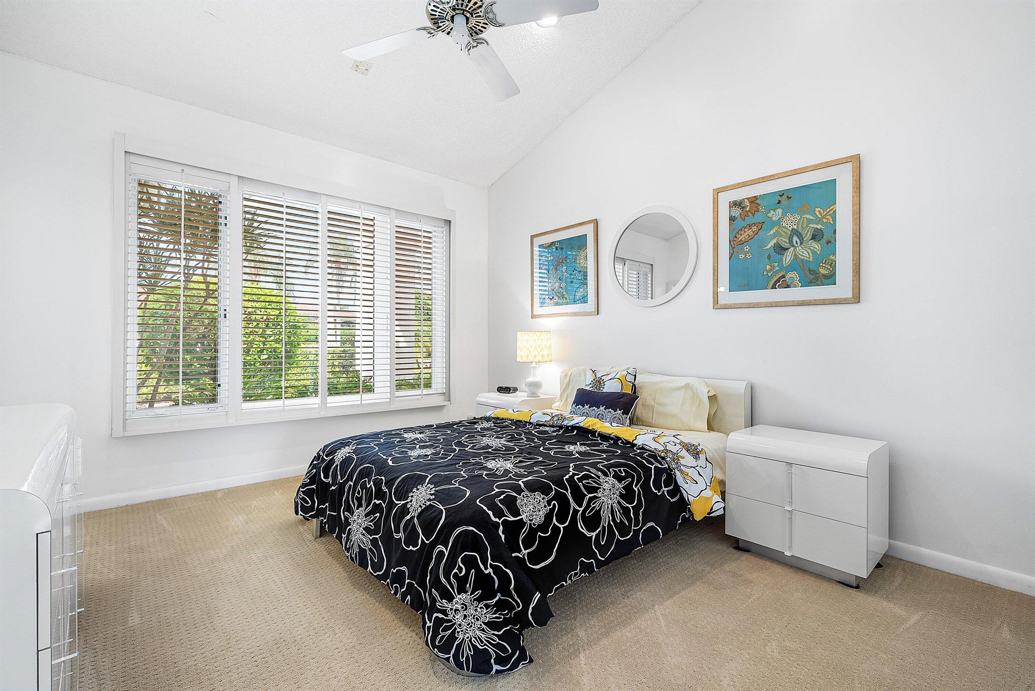 4879 Bocaire Boulevard