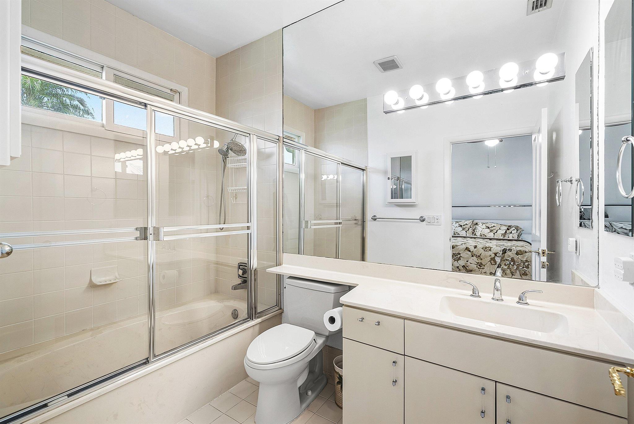 4879 Bocaire Boulevard