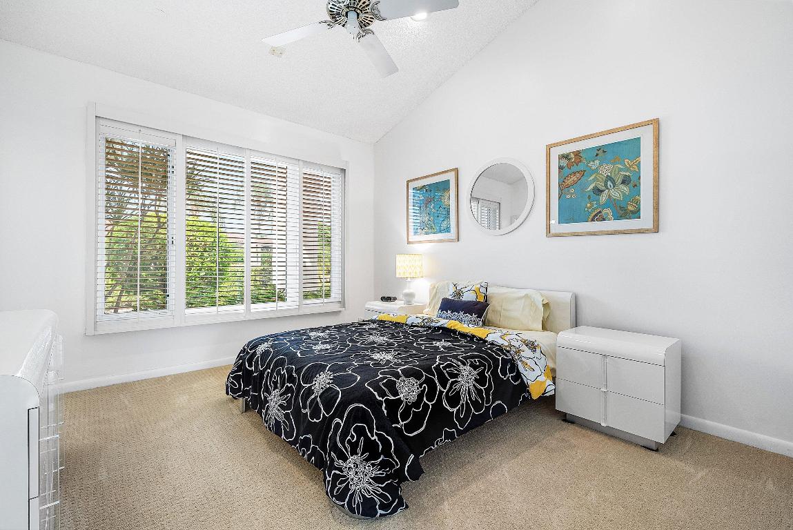 4879 Bocaire Boulevard