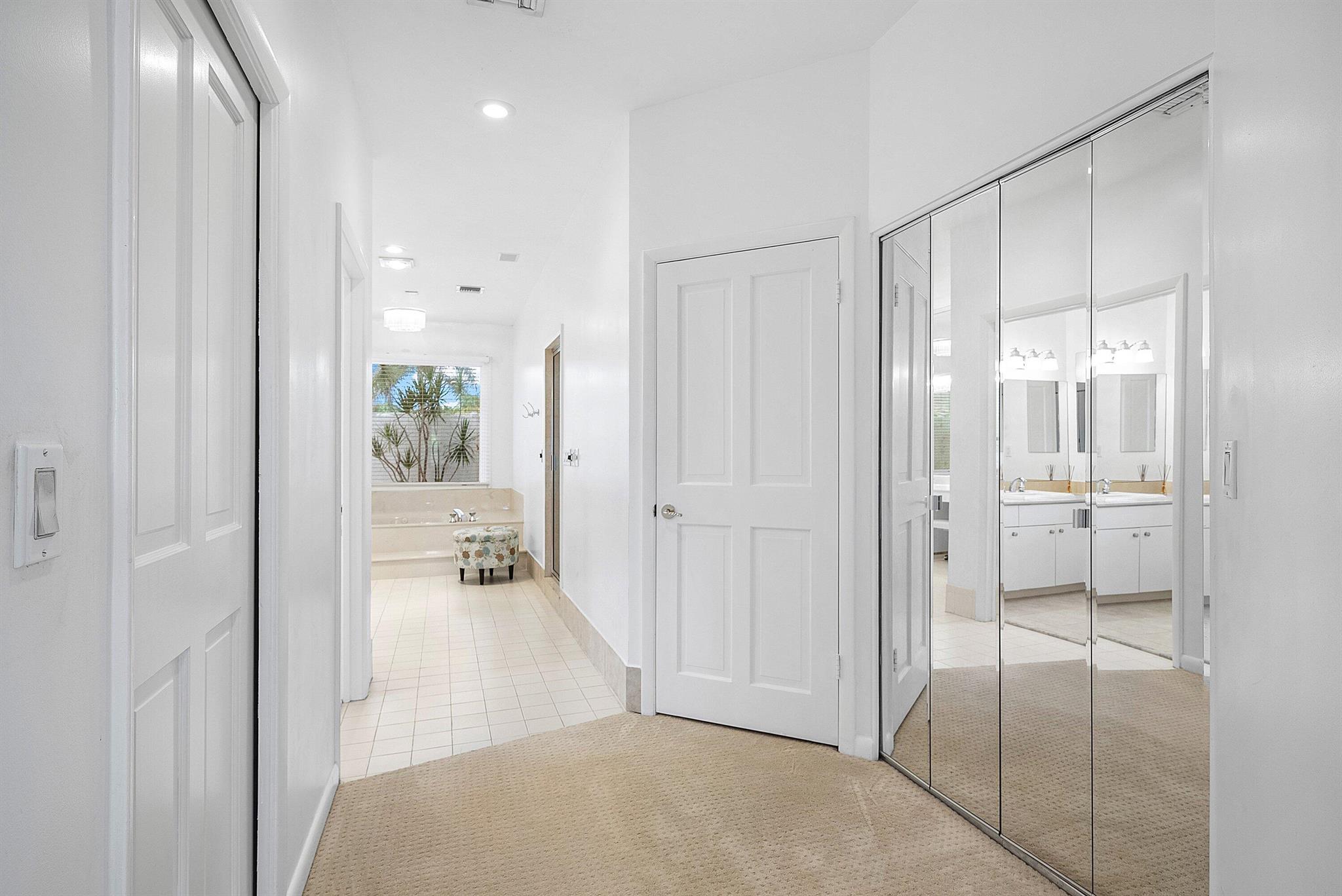 4879 Bocaire Boulevard