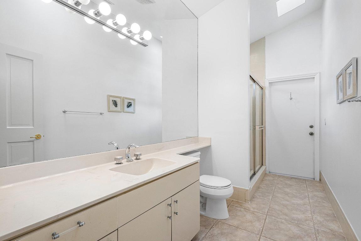 4879 Bocaire Boulevard