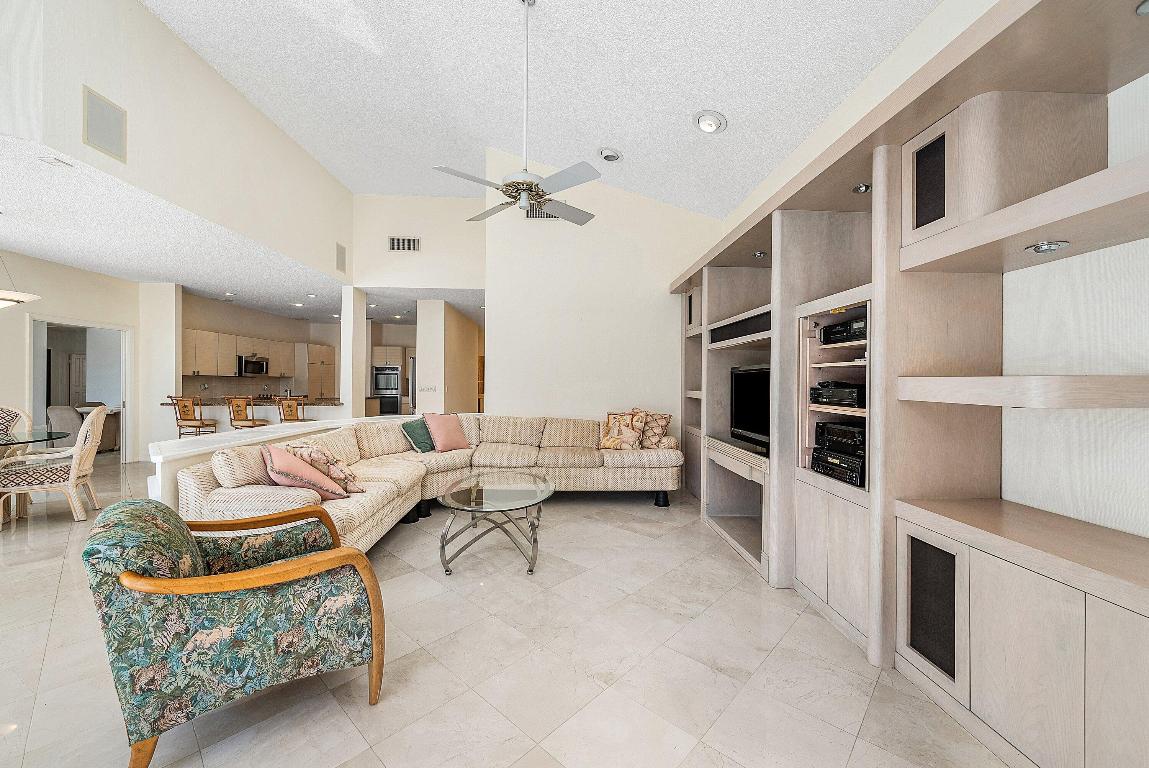 4879 Bocaire Boulevard