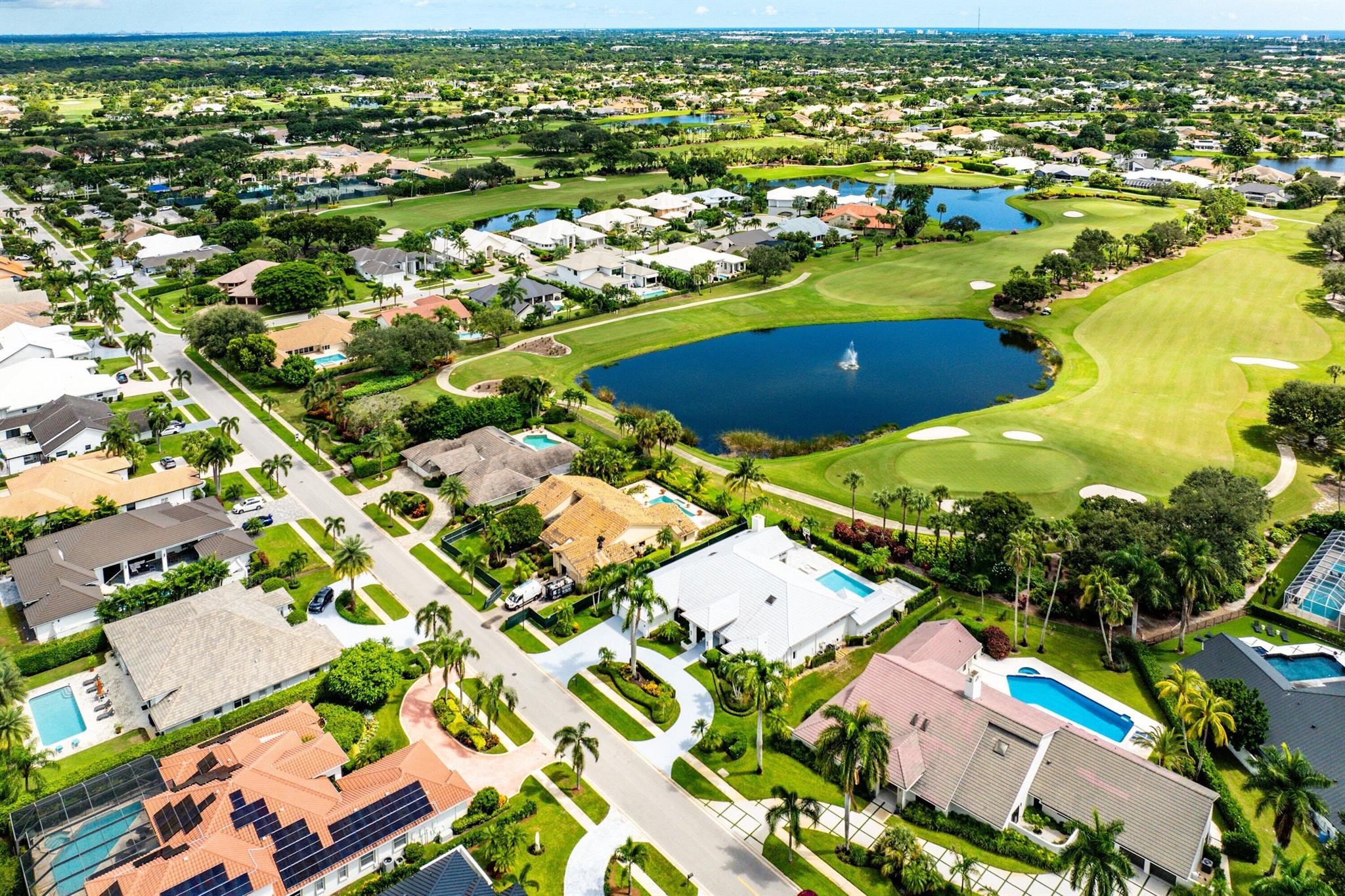 4879 Bocaire Boulevard