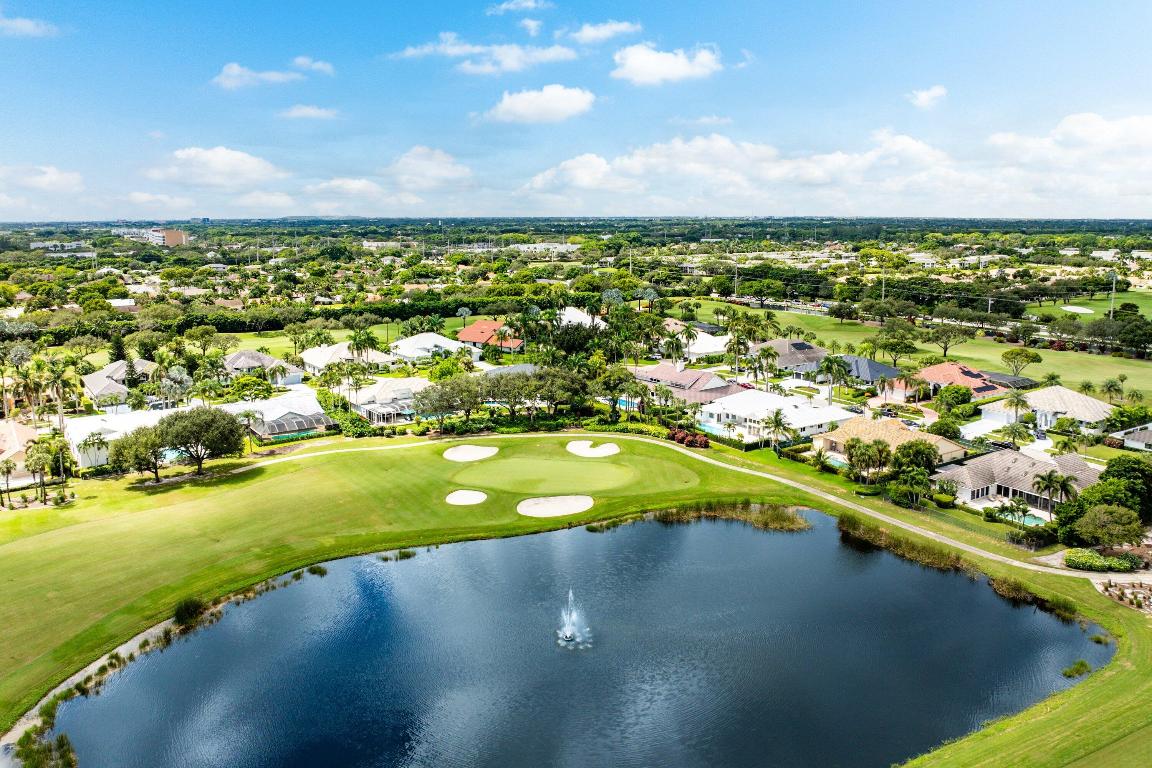 4879 Bocaire Boulevard