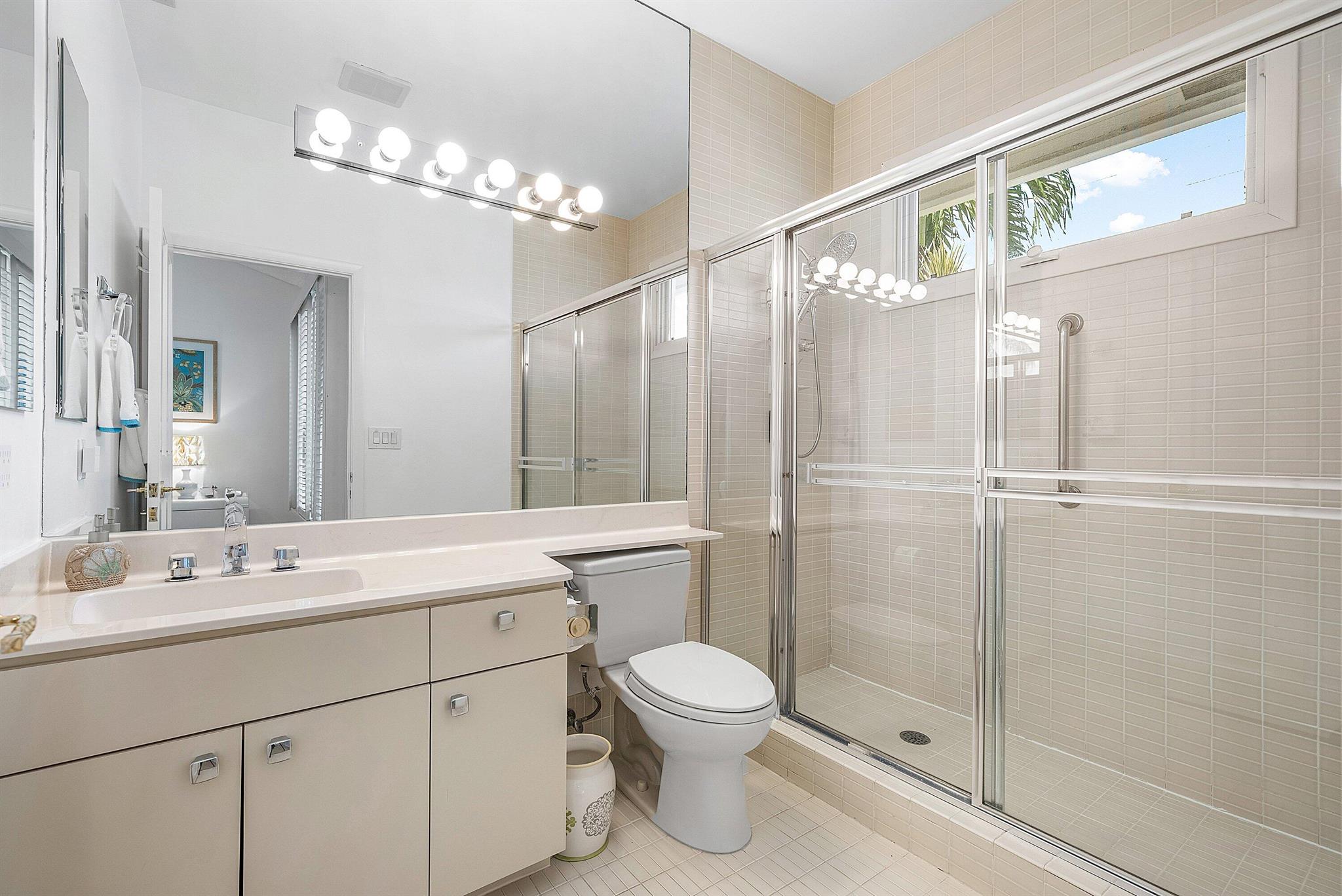 4879 Bocaire Boulevard