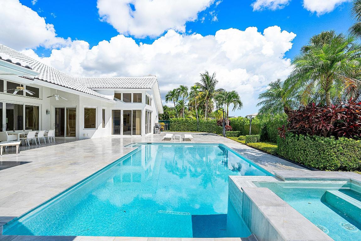 4879 Bocaire Boulevard