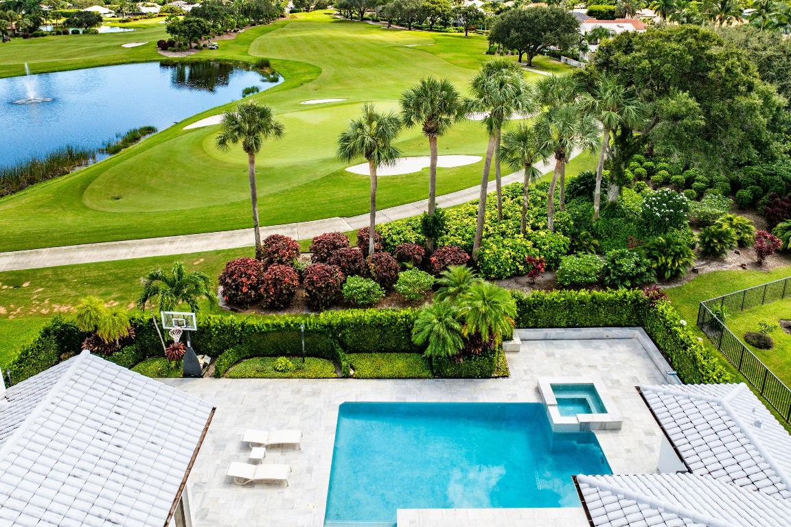 4879 Bocaire Boulevard