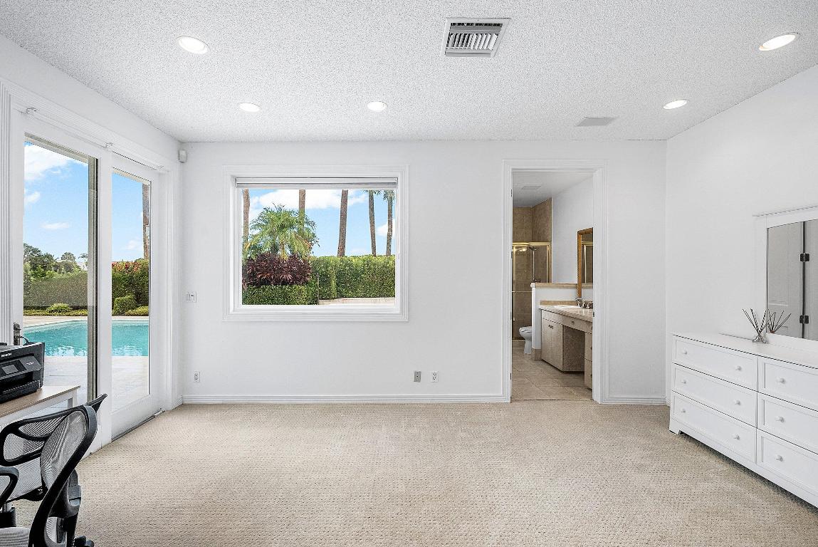 4879 Bocaire Boulevard