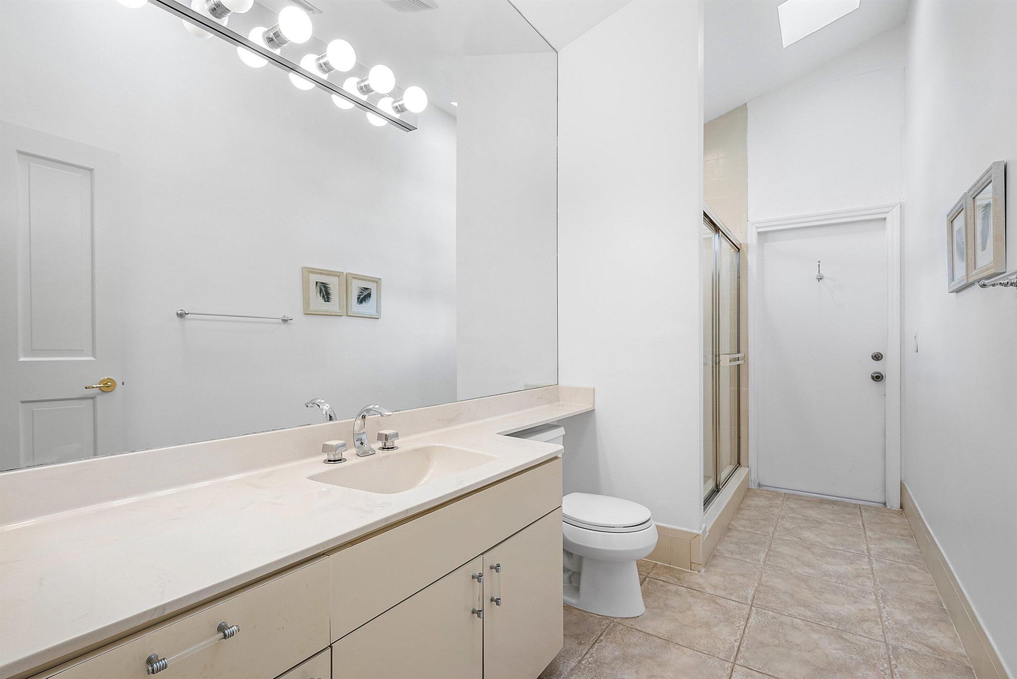 4879 Bocaire Boulevard