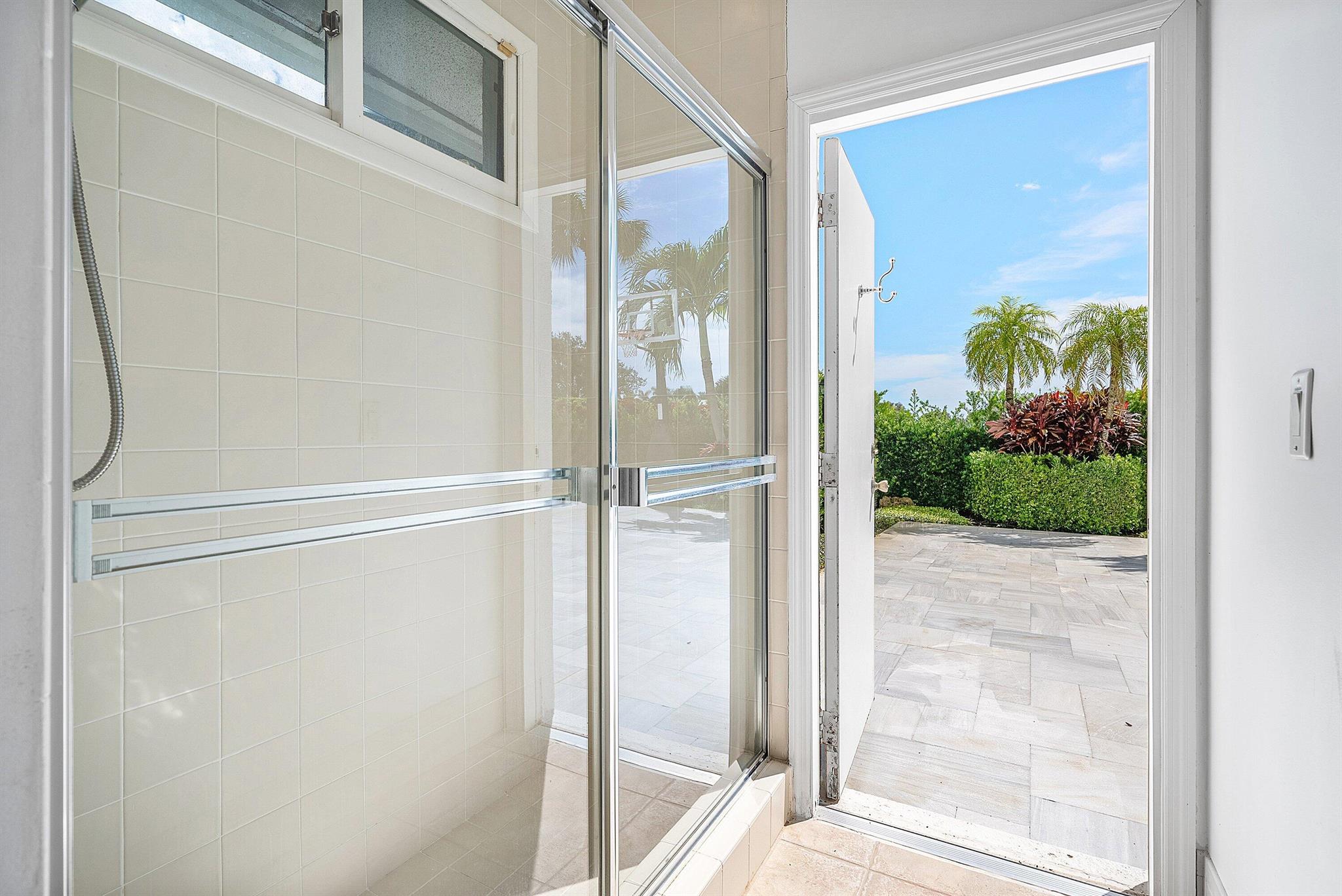 4879 Bocaire Boulevard