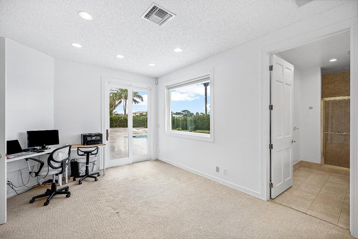 4879 Bocaire Boulevard