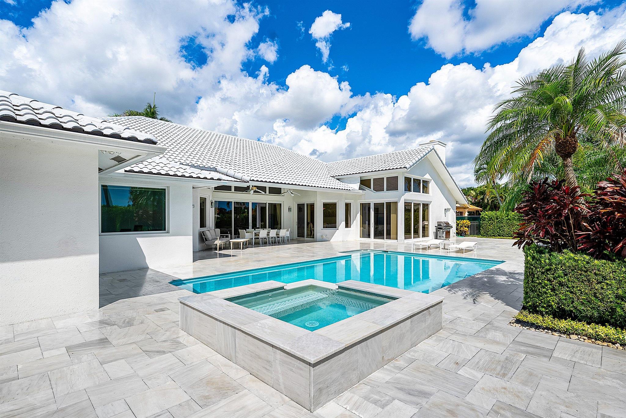 4879 Bocaire Boulevard