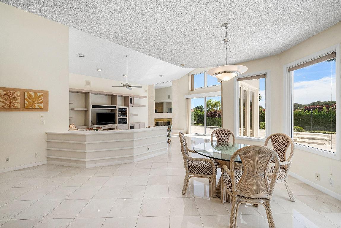 4879 Bocaire Boulevard