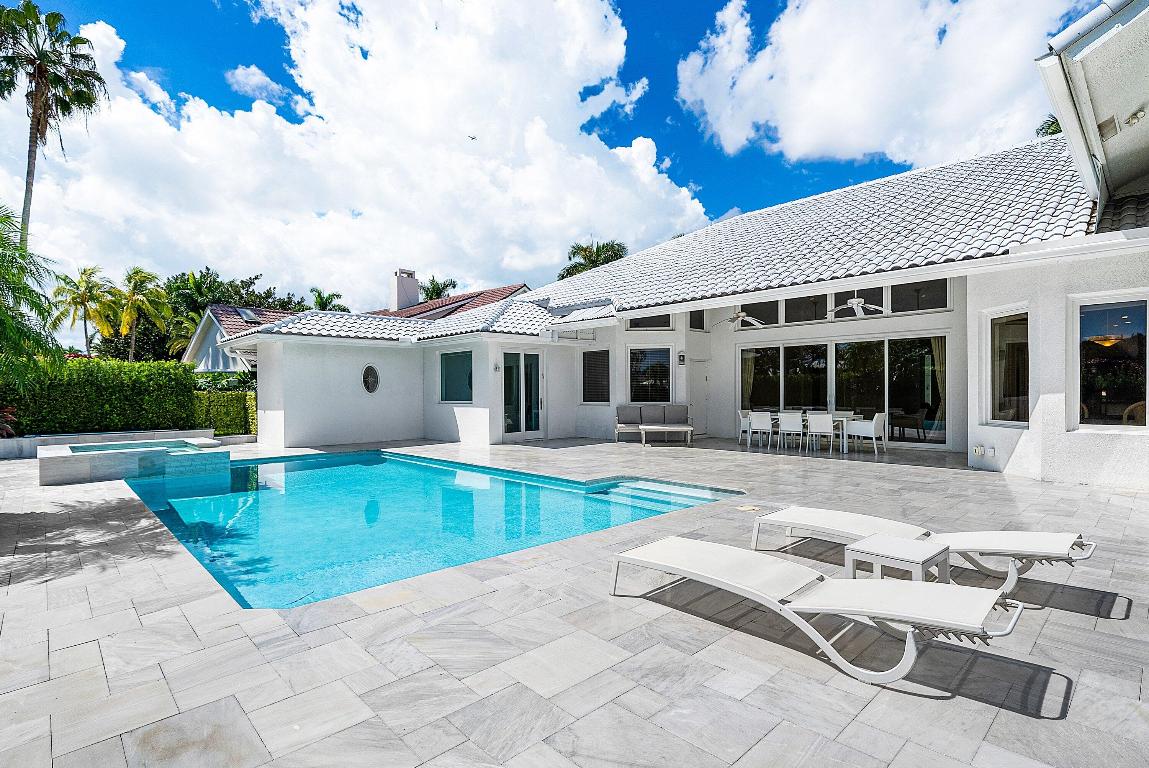 4879 Bocaire Boulevard