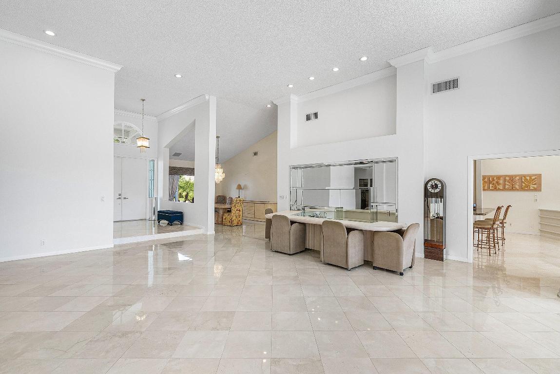 4879 Bocaire Boulevard