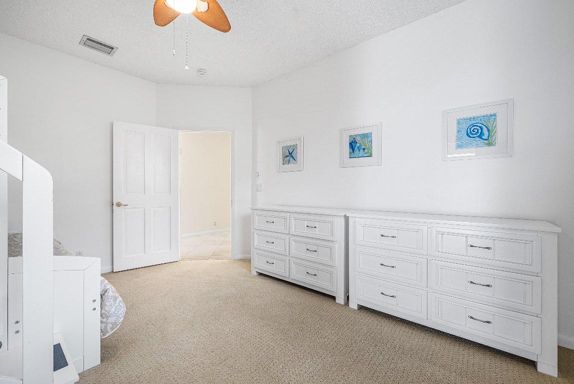 4879 Bocaire Boulevard