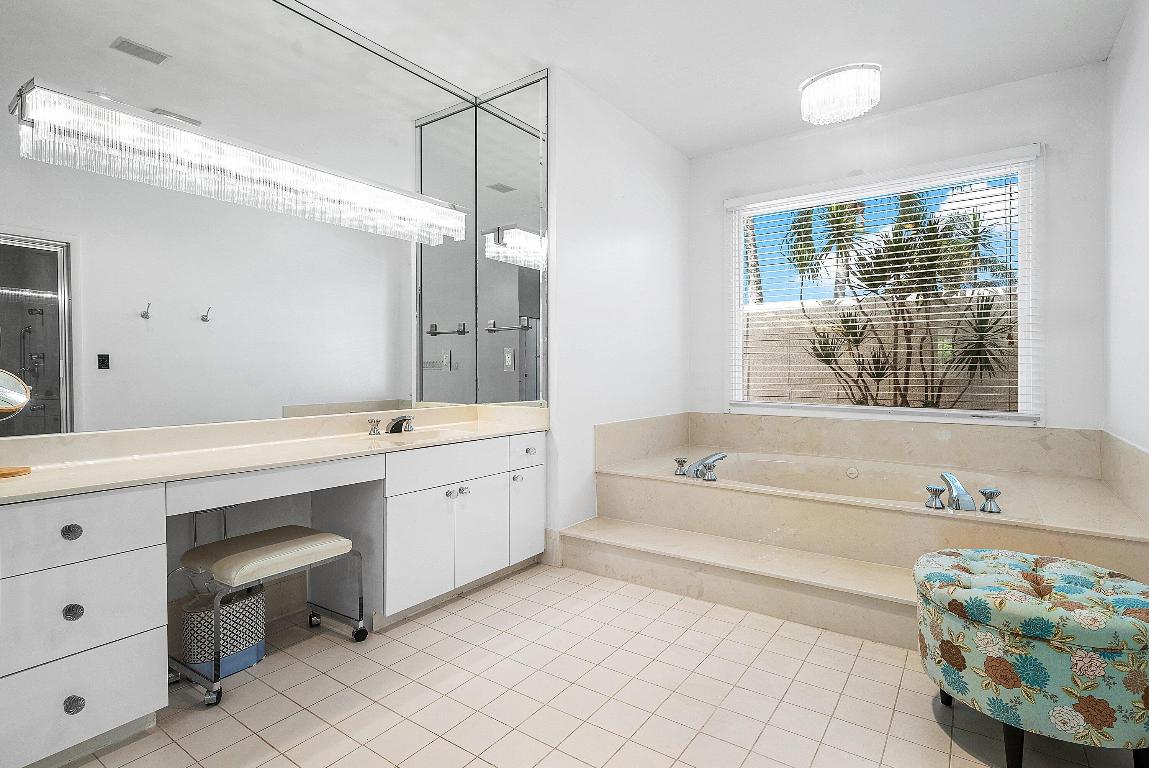 4879 Bocaire Boulevard