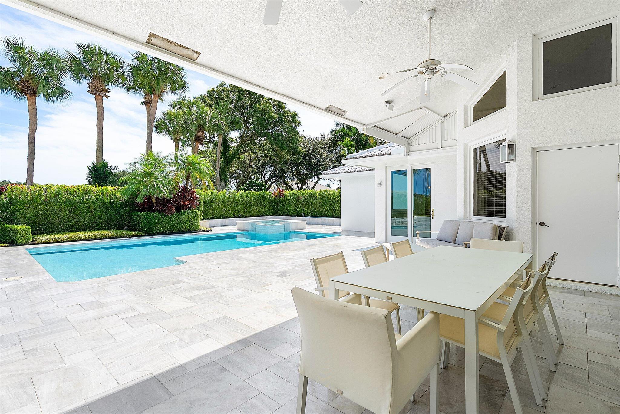 4879 Bocaire Boulevard