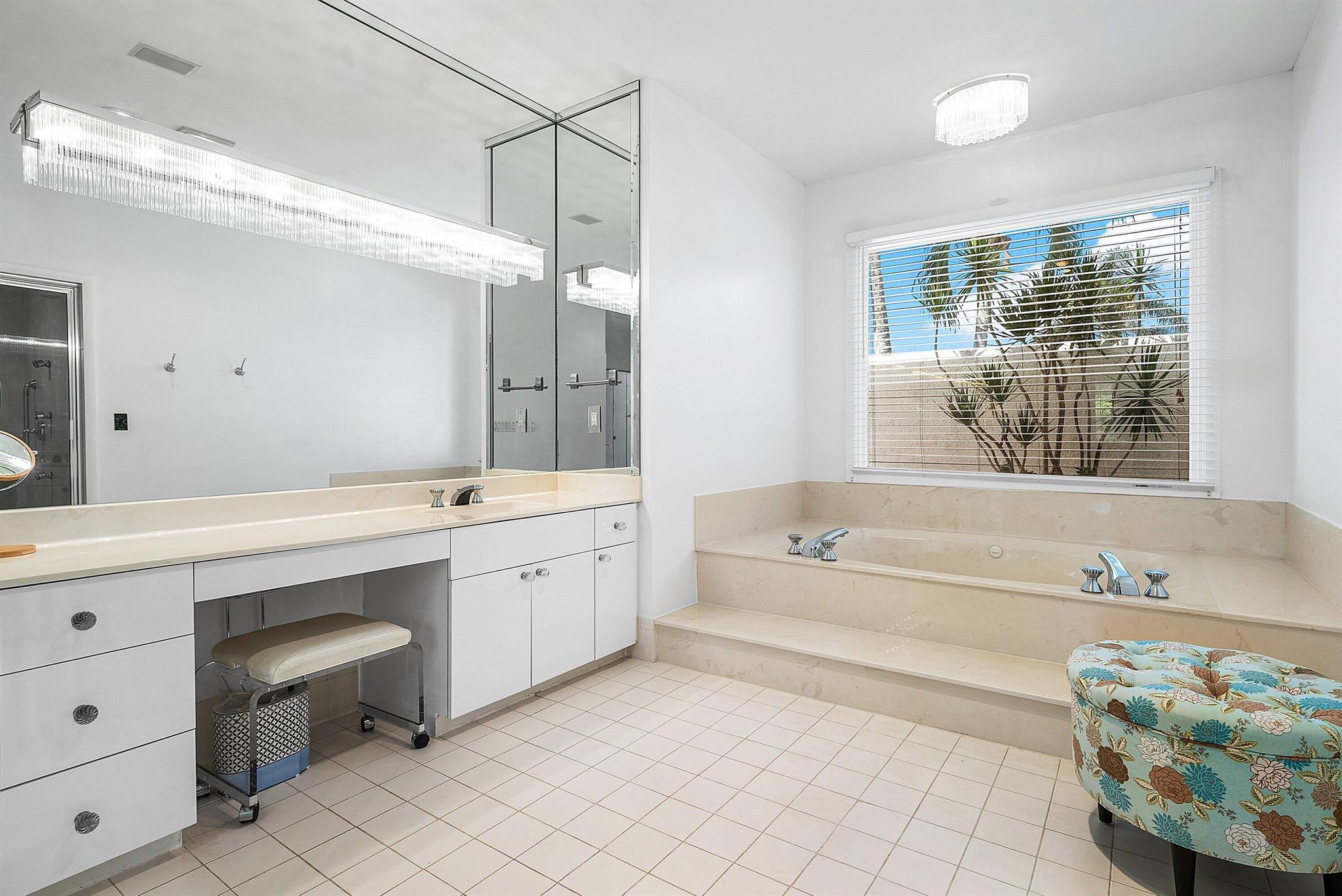 4879 Bocaire Boulevard