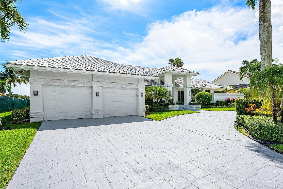 4879 Bocaire Boulevard