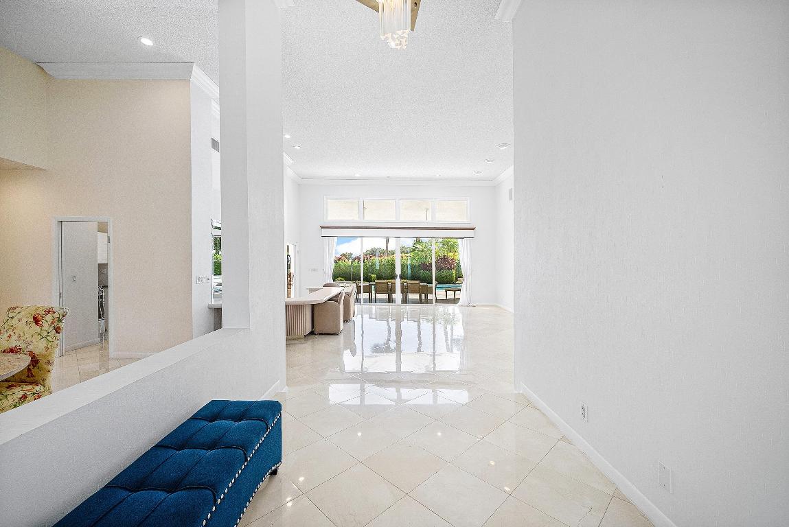 4879 Bocaire Boulevard