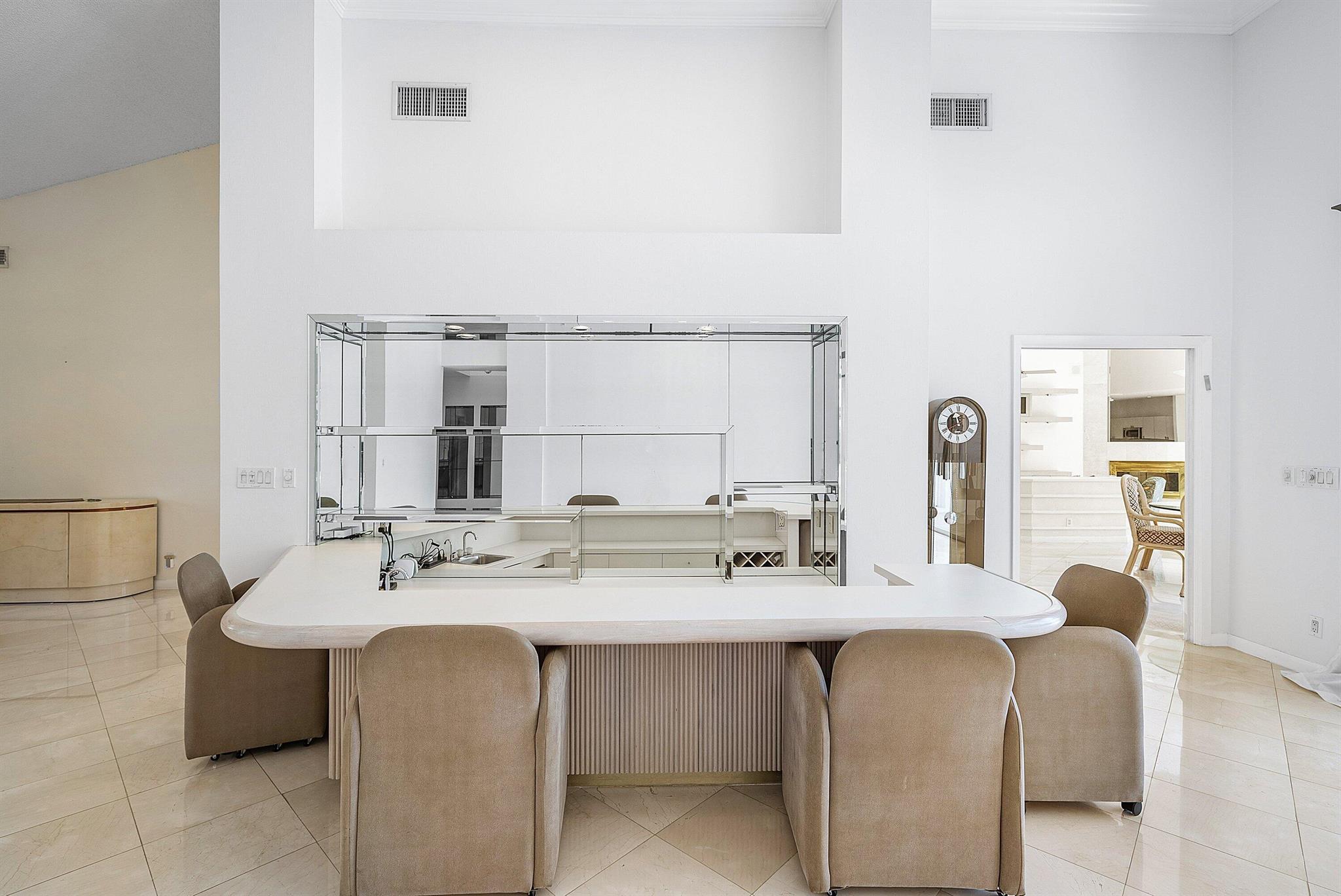 4879 Bocaire Boulevard