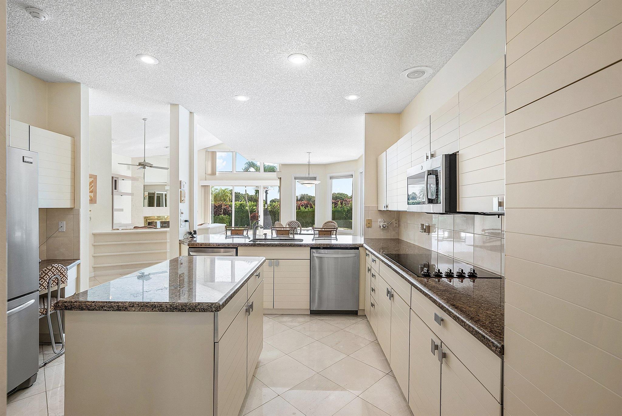 4879 Bocaire Boulevard