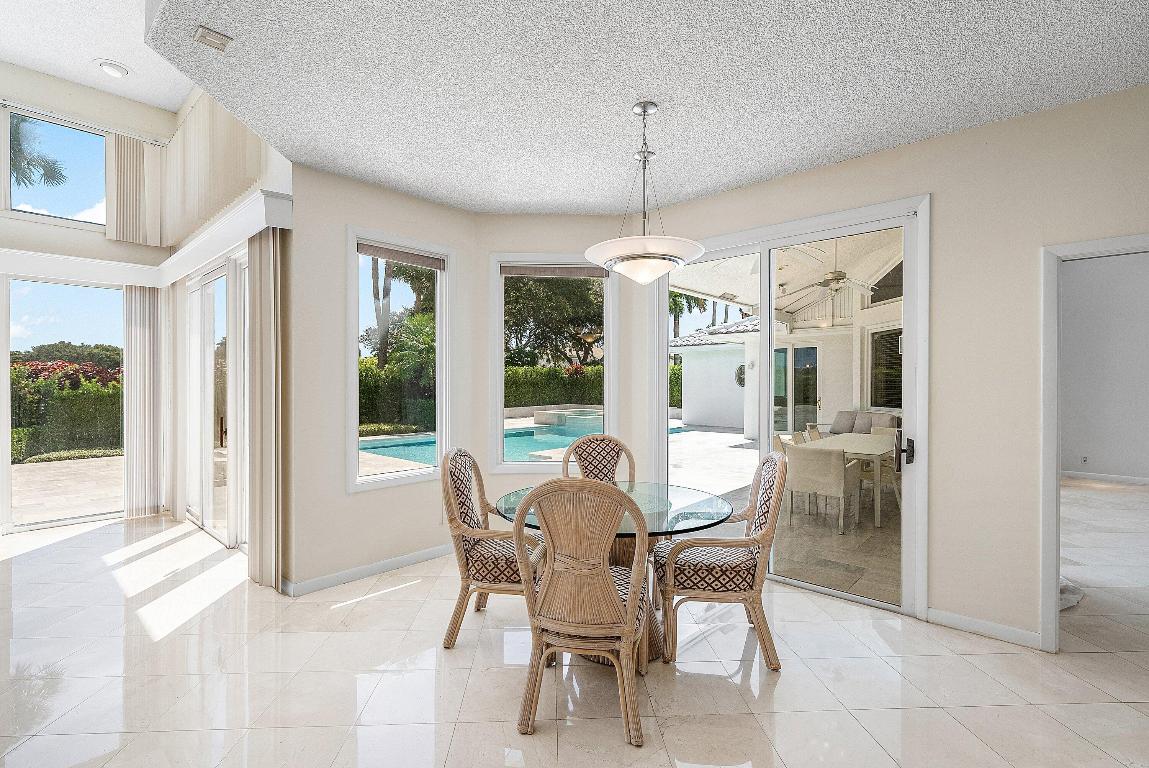 4879 Bocaire Boulevard