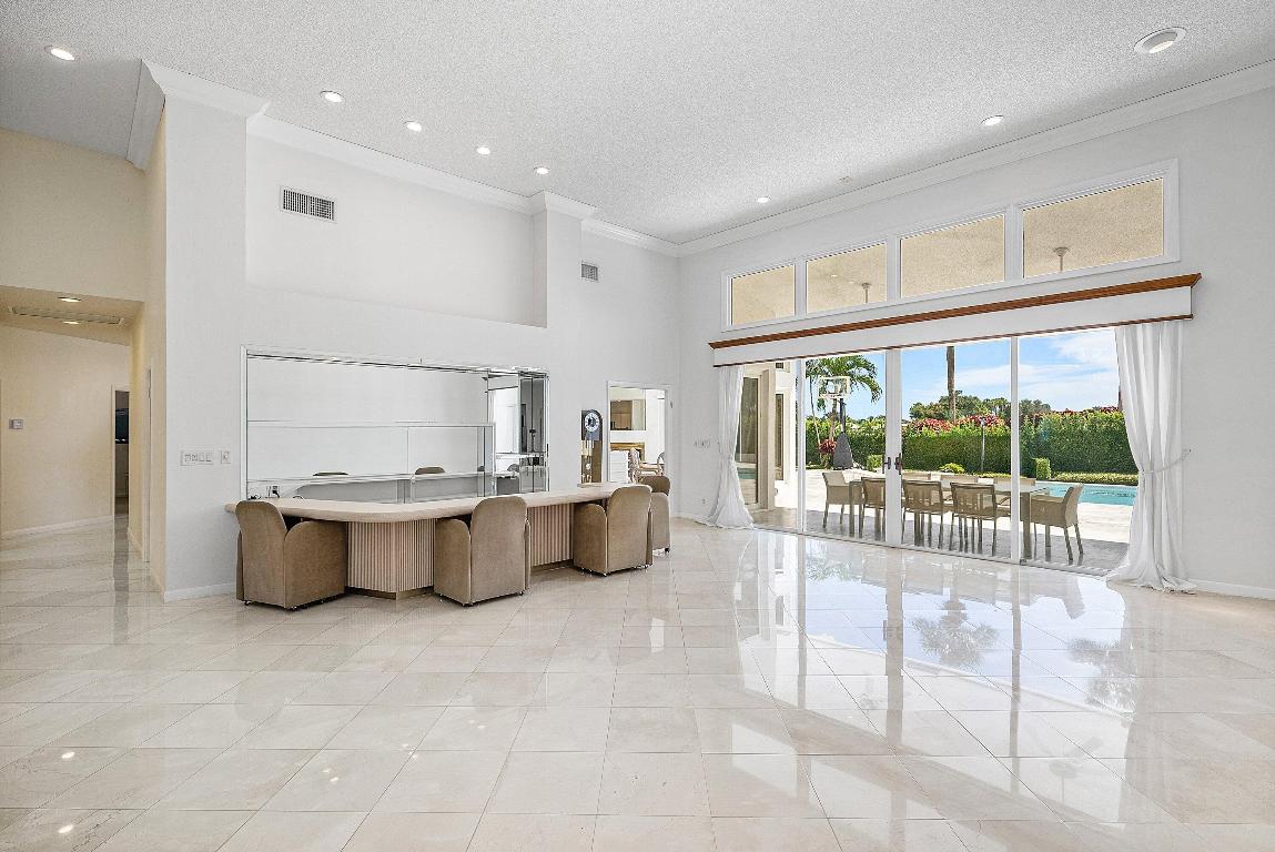 4879 Bocaire Boulevard