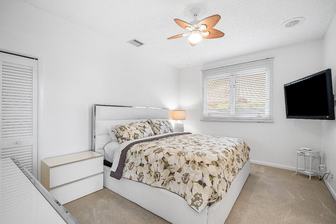 4879 Bocaire Boulevard