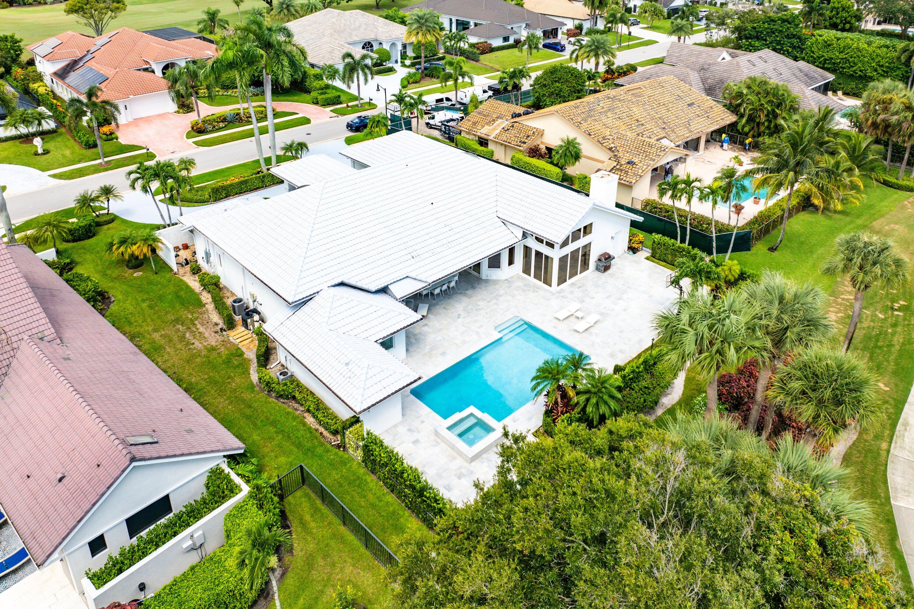 4879 Bocaire Boulevard
