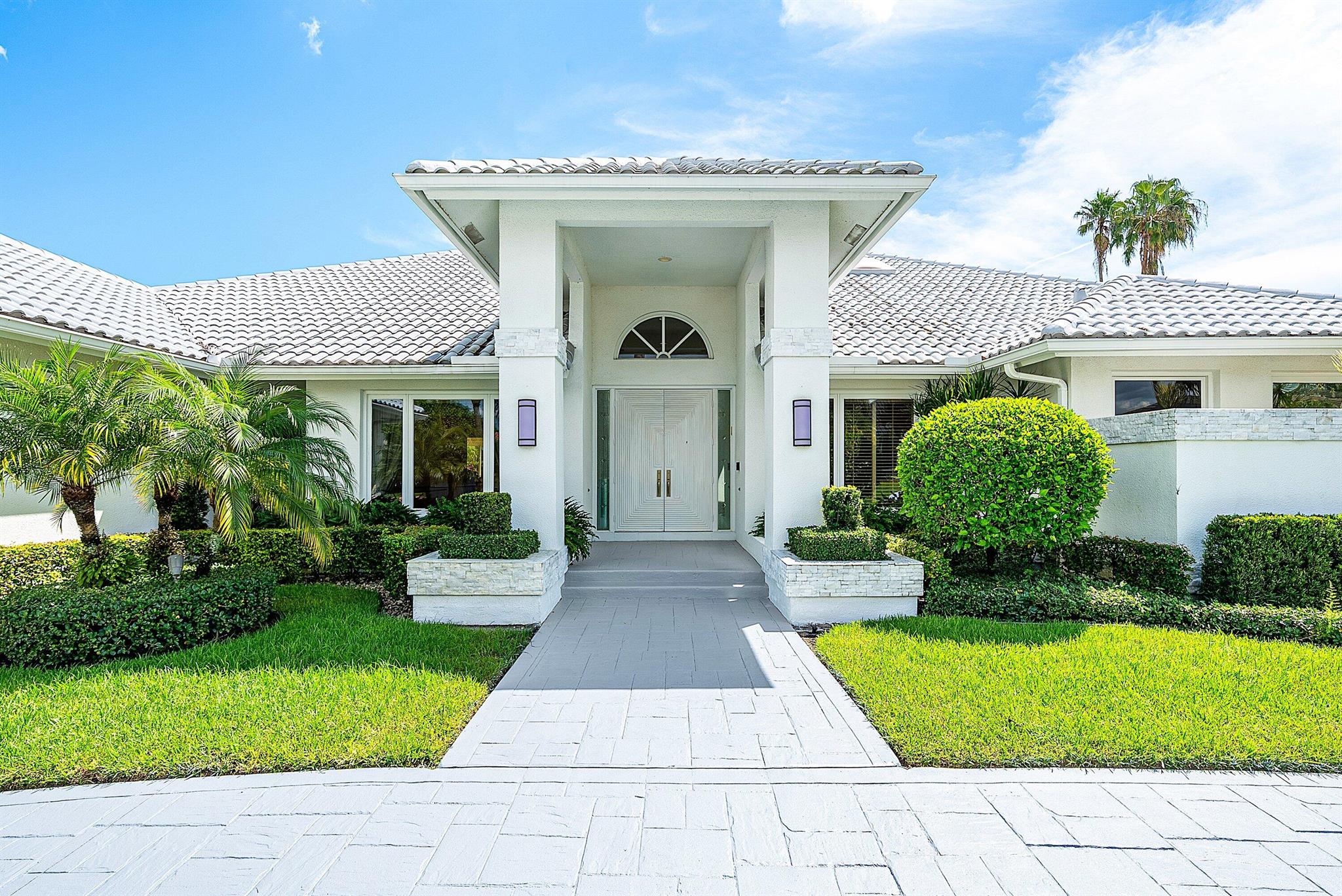 4879 Bocaire Boulevard