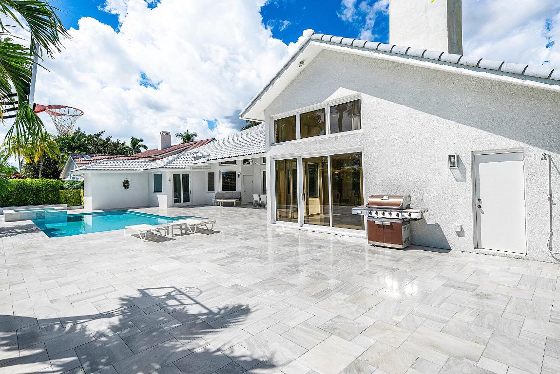 4879 Bocaire Boulevard