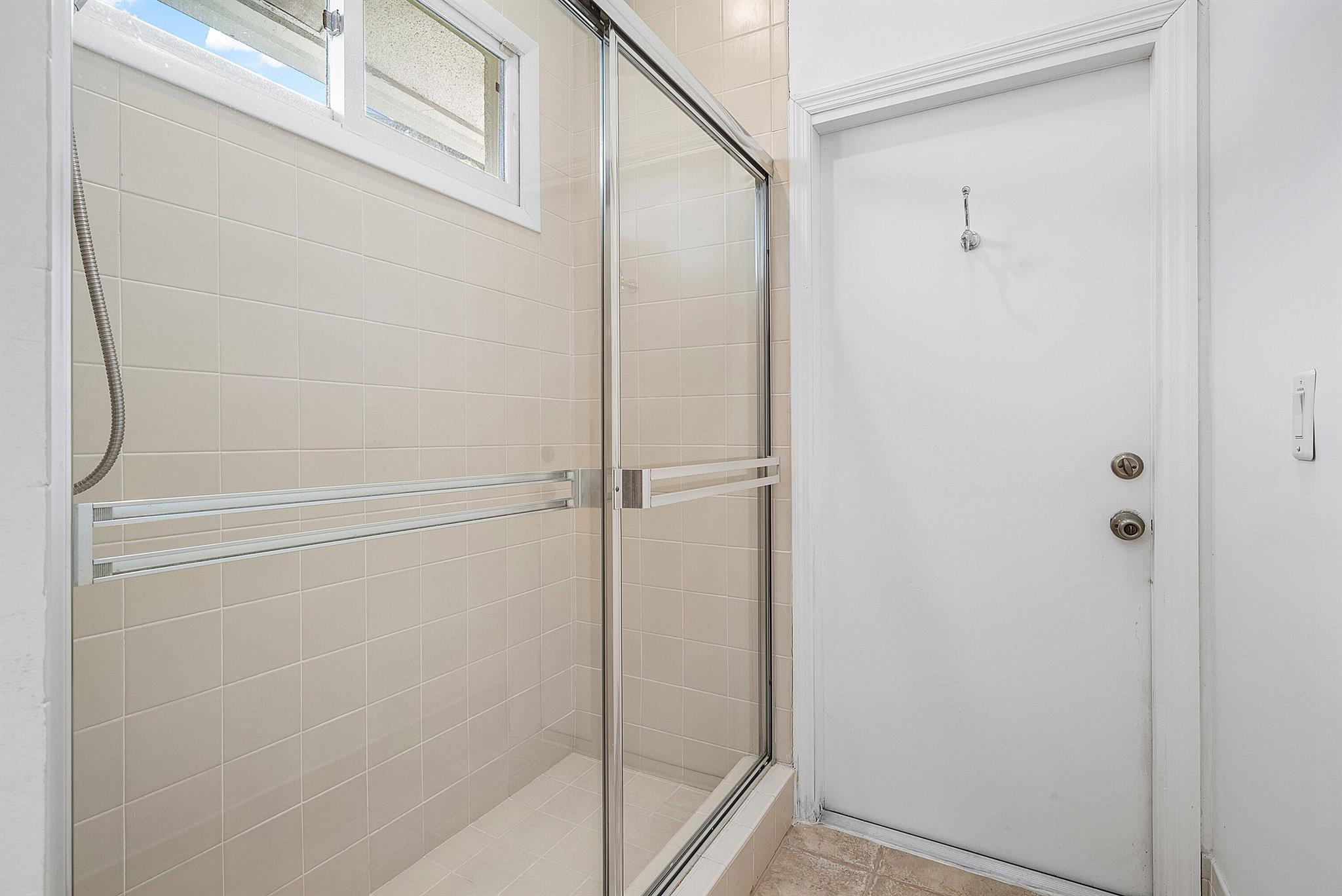 4879 Bocaire Boulevard