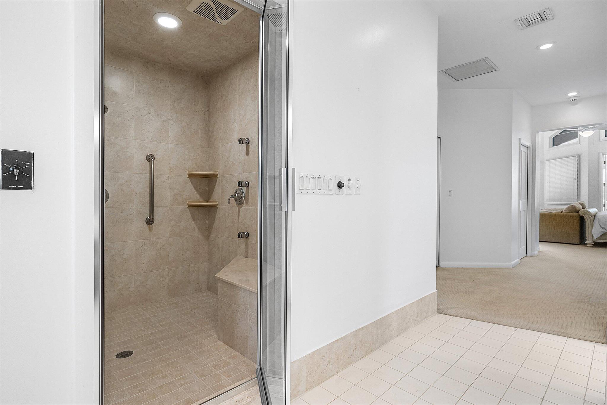 4879 Bocaire Boulevard