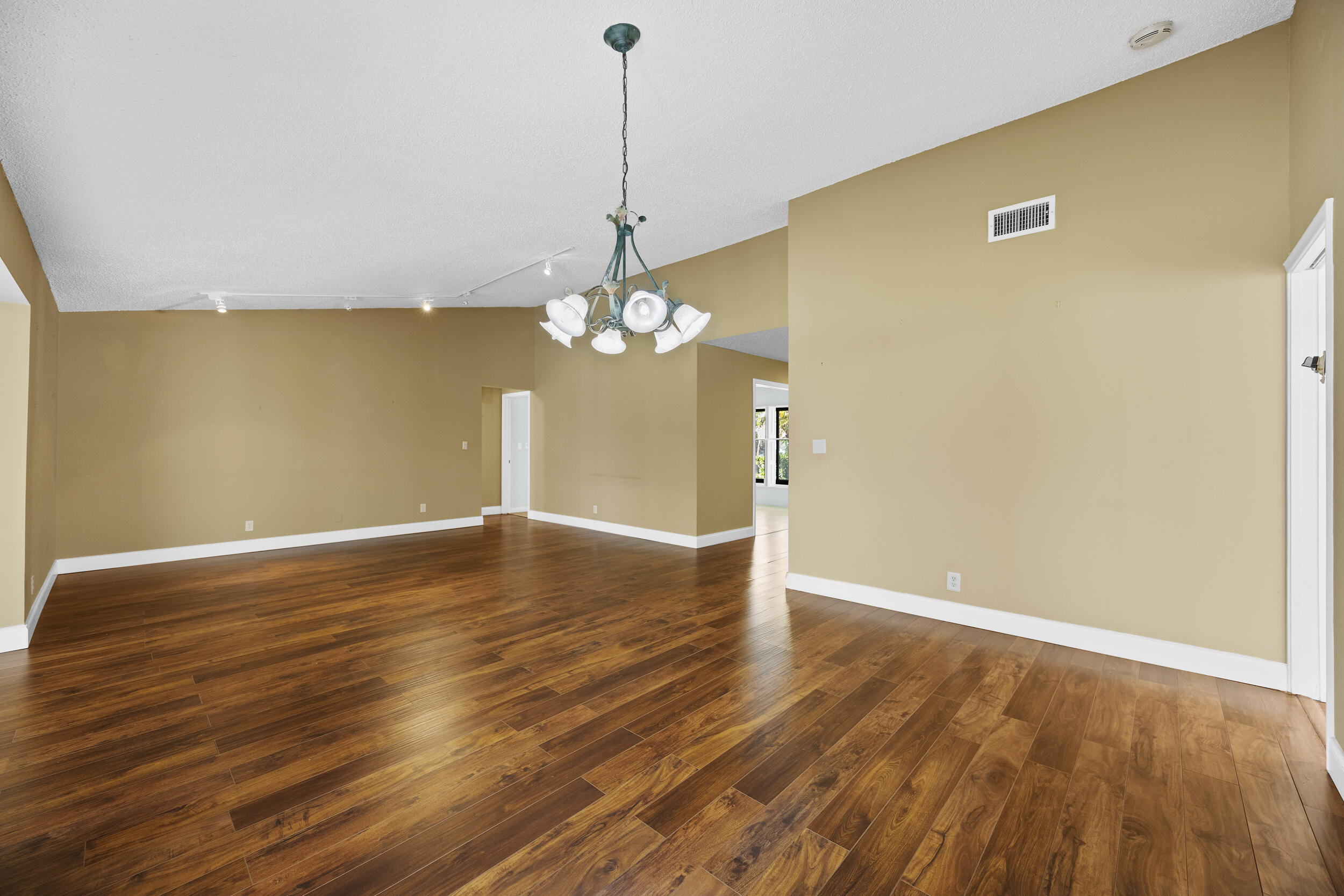 7974 Cloverfield Circle