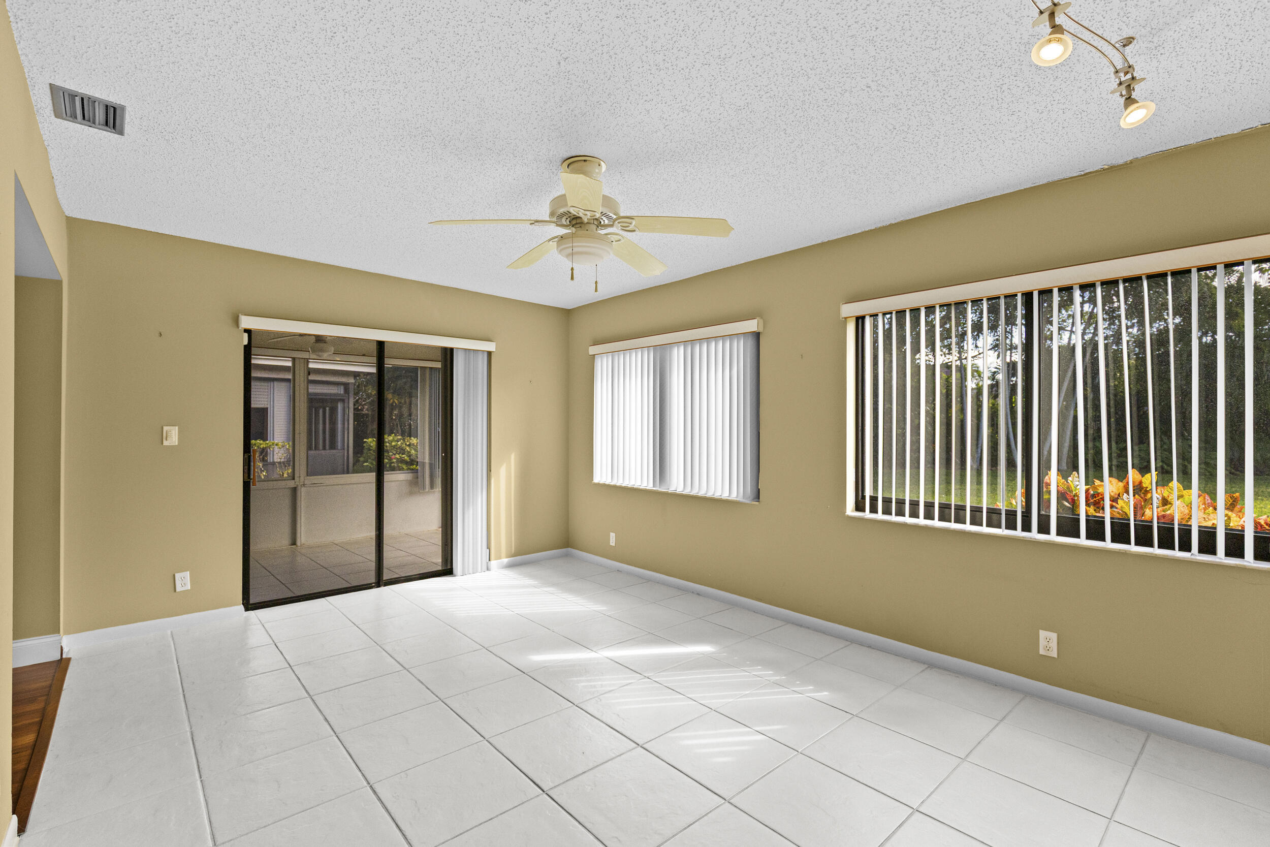 7974 Cloverfield Circle
