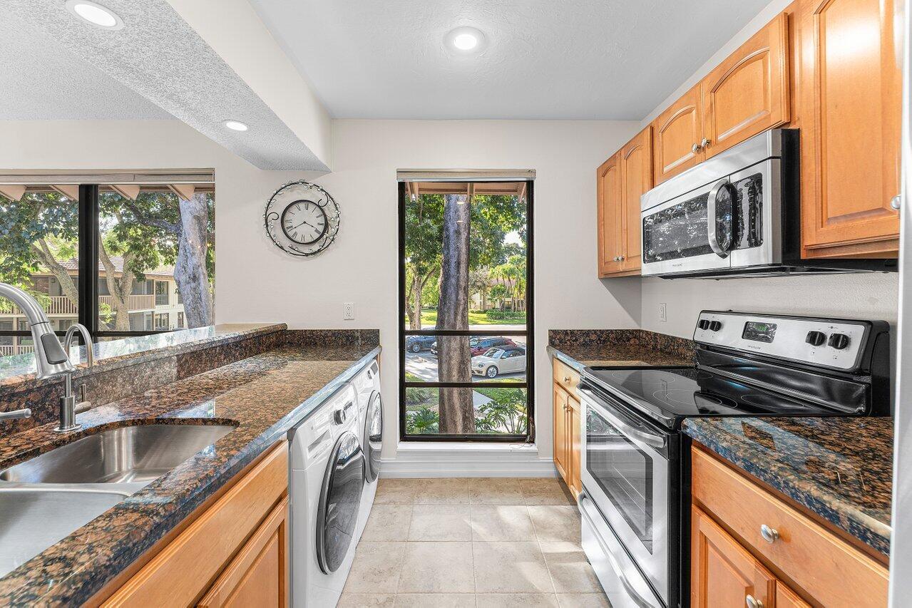 606 Brackenwood Cove