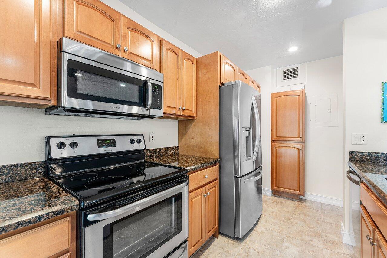 606 Brackenwood Cove