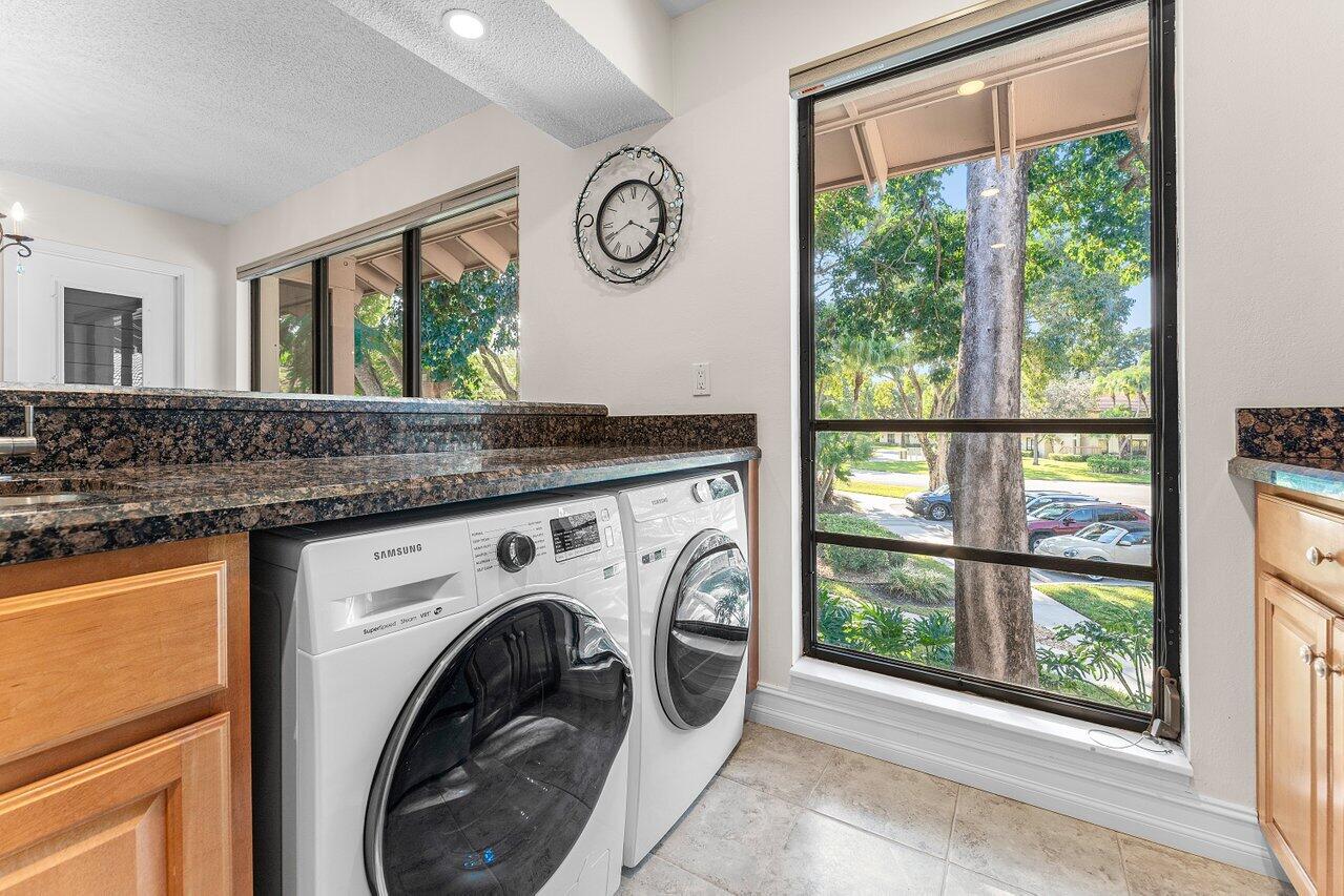 606 Brackenwood Cove