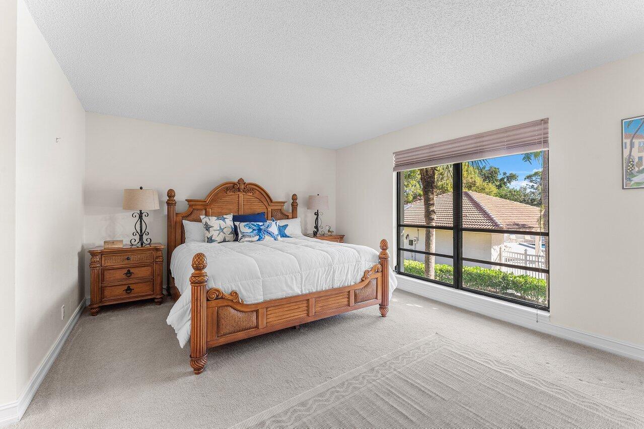 606 Brackenwood Cove