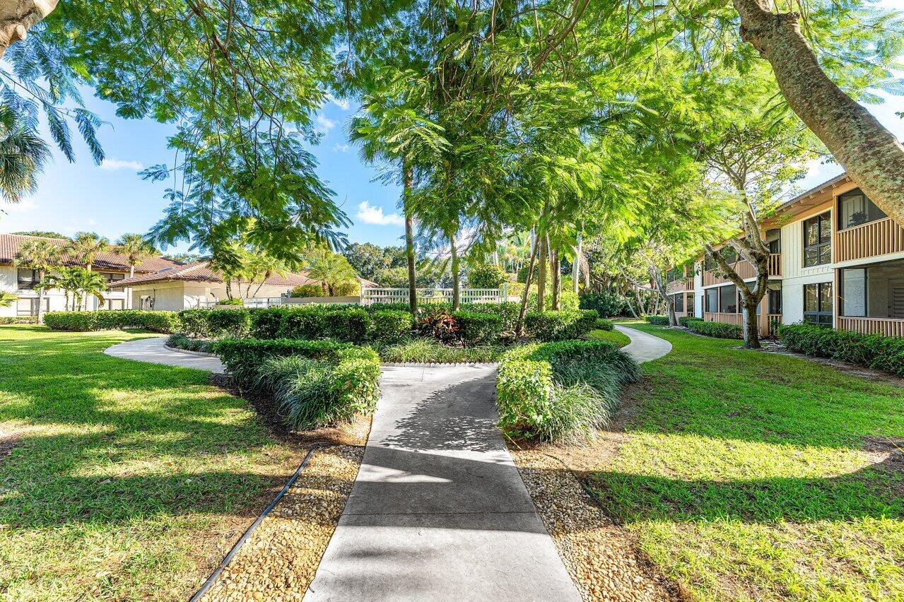606 Brackenwood Cove